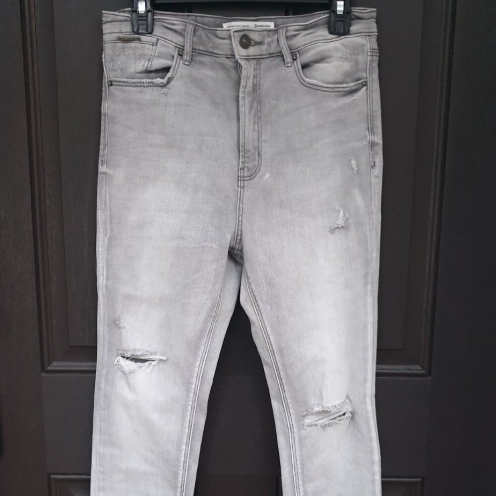 Stradivarius Women skinny Light Gray High Waist Fashion Ripped Jeans Size 8 USA